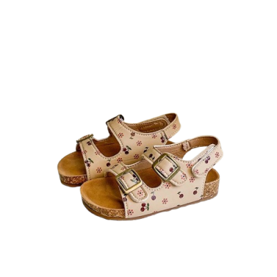 Dziecięce sandały profilowane na korkowej podeszwie z trzema regulowanymi paskami.
