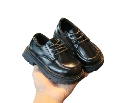 Eleganckie dziecięce półbuty ze skóry PU w kolorze brązowym i czarnym na solidnej podeszwie z bieżnikiem.