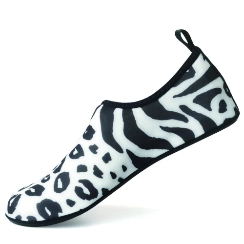 Lekkie buty do wody unisex z kolorowymi wzorami i antypoślizgową podeszwą idealne na kamieniste plaże.