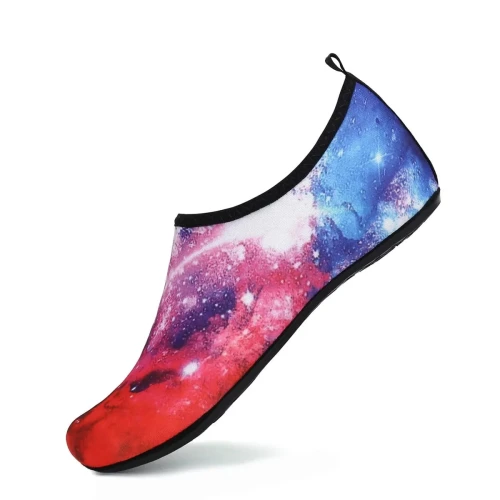 Lekkie buty do wody unisex z kolorowymi wzorami i antypoślizgową podeszwą idealne na kamieniste plaże.