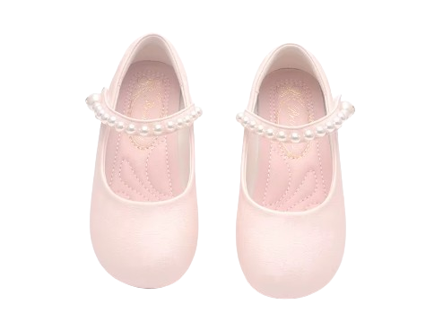 Eleganckie buty komunijne dla dziewczynek w kolorze białym, beżowym i różowym z ozdobnym paskiem wysadzanym perełkami.