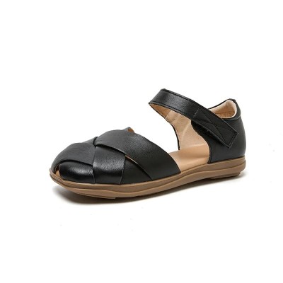 Damskie sandały ze skóry naturalnej w kolorze białym, czarnym i brązowym na zapięcie.