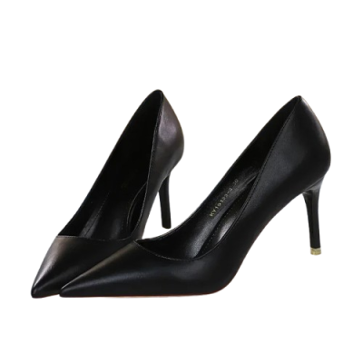 Klasyczne damskie szpilki z eko-skóry z noskiem w szpic i obcasem 7,5 cm dostępne w różnych kolorach.