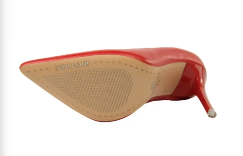 Klasyczne damskie szpilki z eko-skóry z noskiem w szpic i obcasem 7,5 cm dostępne w różnych kolorach.