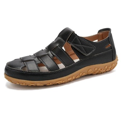 Damskie sandały sportowe z zapięciem na rzep przy kostce.