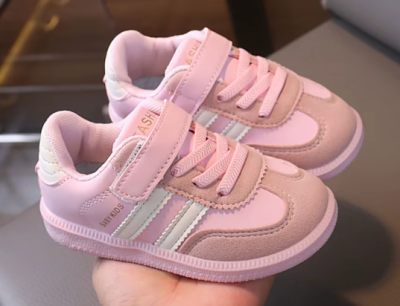 Dziecięce sneakersy zapinane na rzep.