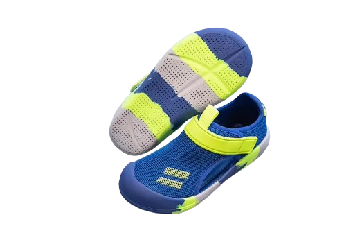 Dziecięce sandałki barefoot z siateczki na elastycznej podeszwie, zapinane na rzep.