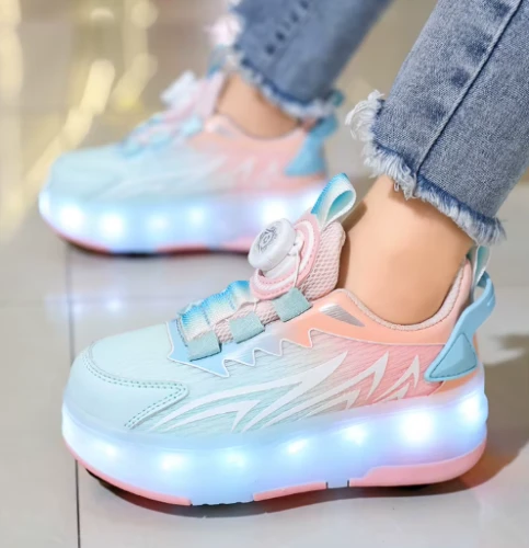 Dziecięce sneakersy z systemem wyciąganych kółek i podświetleniem LED, wyposażone w nowoczesne zapięcie z pokrętłem zamiast sznurowadeł.