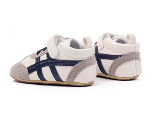 Sportowe sneakersy dla noworodka z miękką podeszwą i zapięciem na rzep, dostępne w kolorze żółtym, bordowym, czarnym i białym.