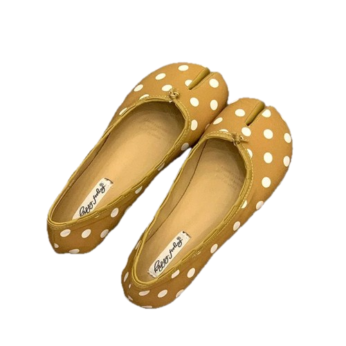 Damskie baleriny Tabi z rozdzielonym noskiem, dostępne w szerokiej gamie wzorów i kolorów, na płaskiej, komfortowej podeszwie.