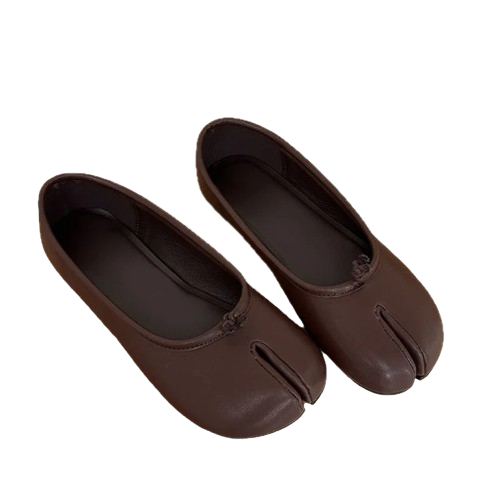 Damskie baleriny Tabi z rozdzielonym noskiem, dostępne w szerokiej gamie wzorów i kolorów, na płaskiej, komfortowej podeszwie.