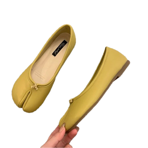 Damskie baleriny Tabi z rozdzielonym noskiem, dostępne w szerokiej gamie wzorów i kolorów, na płaskiej, komfortowej podeszwie.