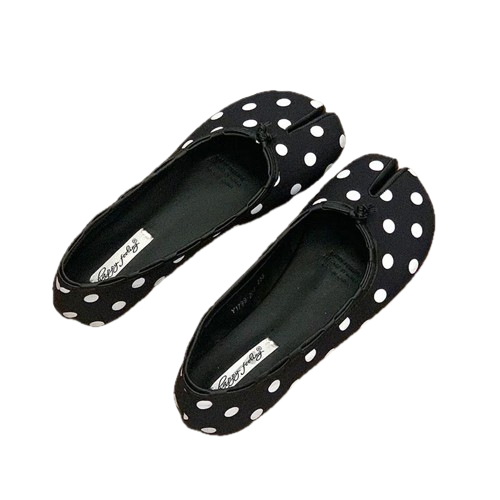 Damskie baleriny Tabi z rozdzielonym noskiem, dostępne w szerokiej gamie wzorów i kolorów, na płaskiej, komfortowej podeszwie.