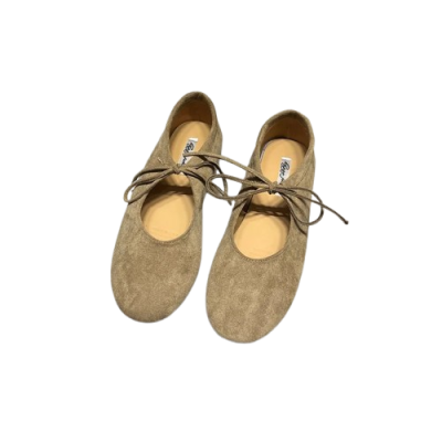Zamszowe baleriny damskie z wiązaniem na frontowej części.