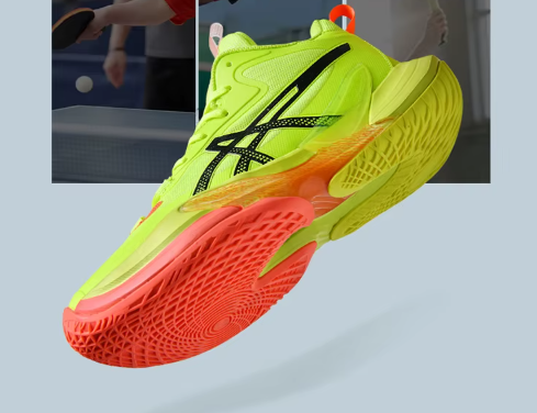 Męskie buty do tenisa i squasha z zaawansowaną amortyzacją i przyczepną podeszwą, dostępne w kolorze białym, czarnym oraz neonowym żółtym.