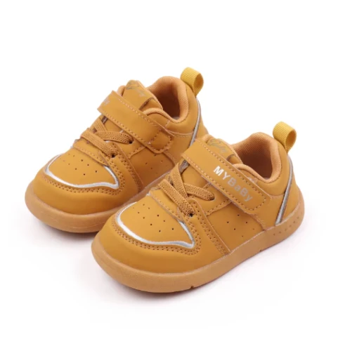 Sportowe sneakersy dziecięce dla chłopca i dziewczynki na rzepy, dostępne w wielu kolorach w rozmiarach 15-22.