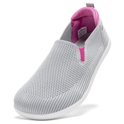 Lekkie, wsuwane buty damskie Barefoot z siateczki z szerokim przodem, dostępne w kolorach: beżowym, czarnym, szarym, błękitnym i brązowym.