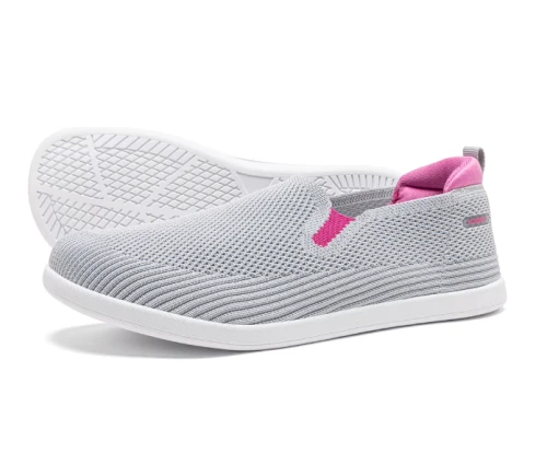 Lekkie, wsuwane buty damskie Barefoot z siateczki z szerokim przodem, dostępne w kolorach: beżowym, czarnym, szarym, błękitnym i brązowym.