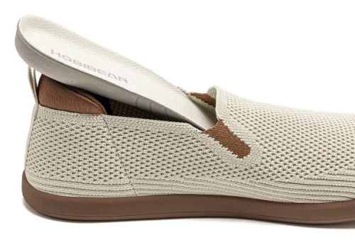 Lekkie, wsuwane buty damskie Barefoot z siateczki z szerokim przodem, dostępne w kolorach: beżowym, czarnym, szarym, błękitnym i brązowym.