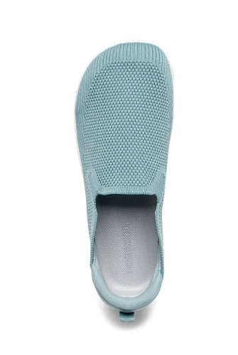 Lekkie, wsuwane buty damskie Barefoot z siateczki z szerokim przodem, dostępne w kolorach: beżowym, czarnym, szarym, błękitnym i brązowym.