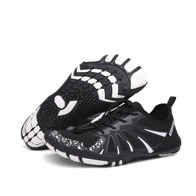 Lekkie buty do wody barefoot z elastyczną podeszwą i systemem drenażu.