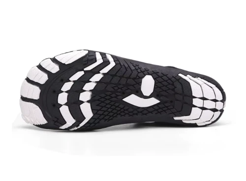 Lekkie buty do wody barefoot z elastyczną podeszwą i systemem drenażu.