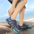 Lekkie buty do wody barefoot z elastyczną podeszwą i systemem drenażu.