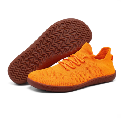 Lekkie, sznurowane buty barefoot unisex z przewiewnej siateczki mesh, z szerokim przodem i elastyczną podeszwą.