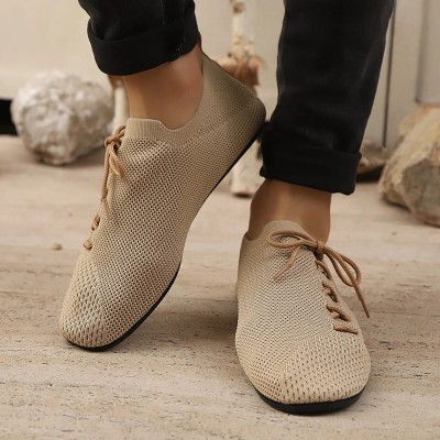 Lekkie męskie sneakersy z siateczki mesh ze sznurowadłami.