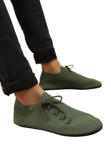 Lekkie męskie sneakersy z siateczki mesh ze sznurowadłami.