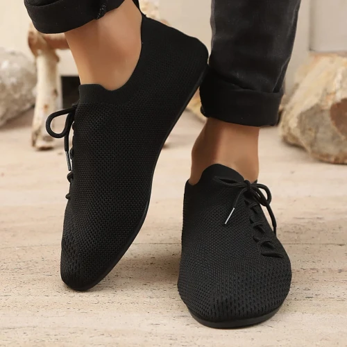 Lekkie męskie sneakersy z siateczki mesh ze sznurowadłami.