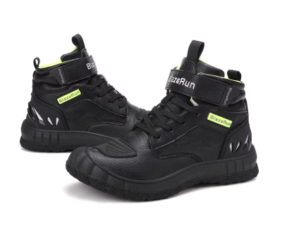 Męskie buty motocyklowe typu sneakersy w kolorze czarnym z odblaskowymi elementami i ochroną kostki, dostępne w rozmiarach 41-46.