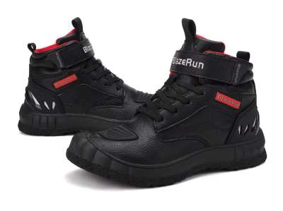 Męskie buty motocyklowe typu sneakersy w kolorze czarnym z odblaskowymi elementami i ochroną kostki, dostępne w rozmiarach 41-46.