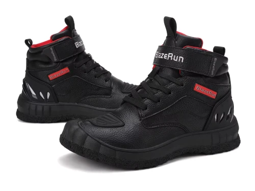 Męskie buty motocyklowe typu sneakersy w kolorze czarnym z odblaskowymi elementami i ochroną kostki, dostępne w rozmiarach 41-46.