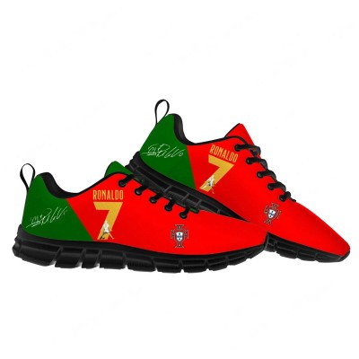 Sportowe sneakersy męskie i dziecięce z motywem piłkarskim Ronaldo 7, prezentujące pełną gamę rozmiarów od 31 do 48.