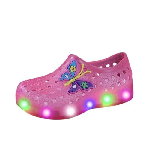 Kolorowe dziecięce chodaki piankowe z przypinkami 3D ,samolot, motyl oraz świecącą podeszwą LED, prezentujące pełną tabelę rozmiarów od 20 do 30.