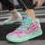 Męskie buty koszykarskie z wysoką cholewką, dostępne w wielu neonowych i pastelowych wariantach kolorystycznych z abstrakcyjnymi wzorami, rozmiary 36-45.